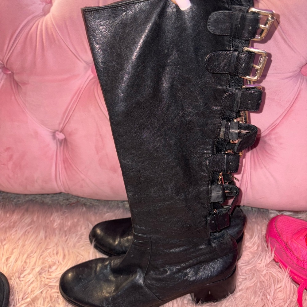Elizabeth and James Black leather Boots with Buckle Accents